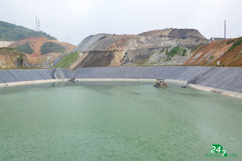 hồ chứa nước thải nhà máy axit ở Lào Cai